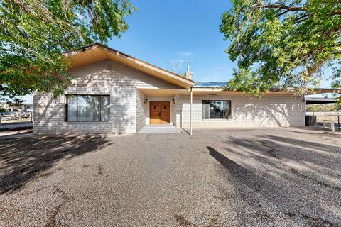 8 PALOMAS Road Los Lunas NM 87031