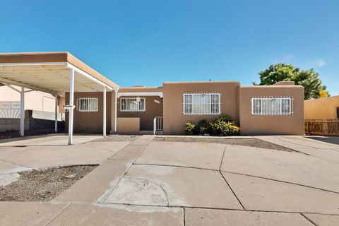 Photo of 3014 Aliso Drive NE, Albuquerque, NM 87110 (MLS # 1093700)
