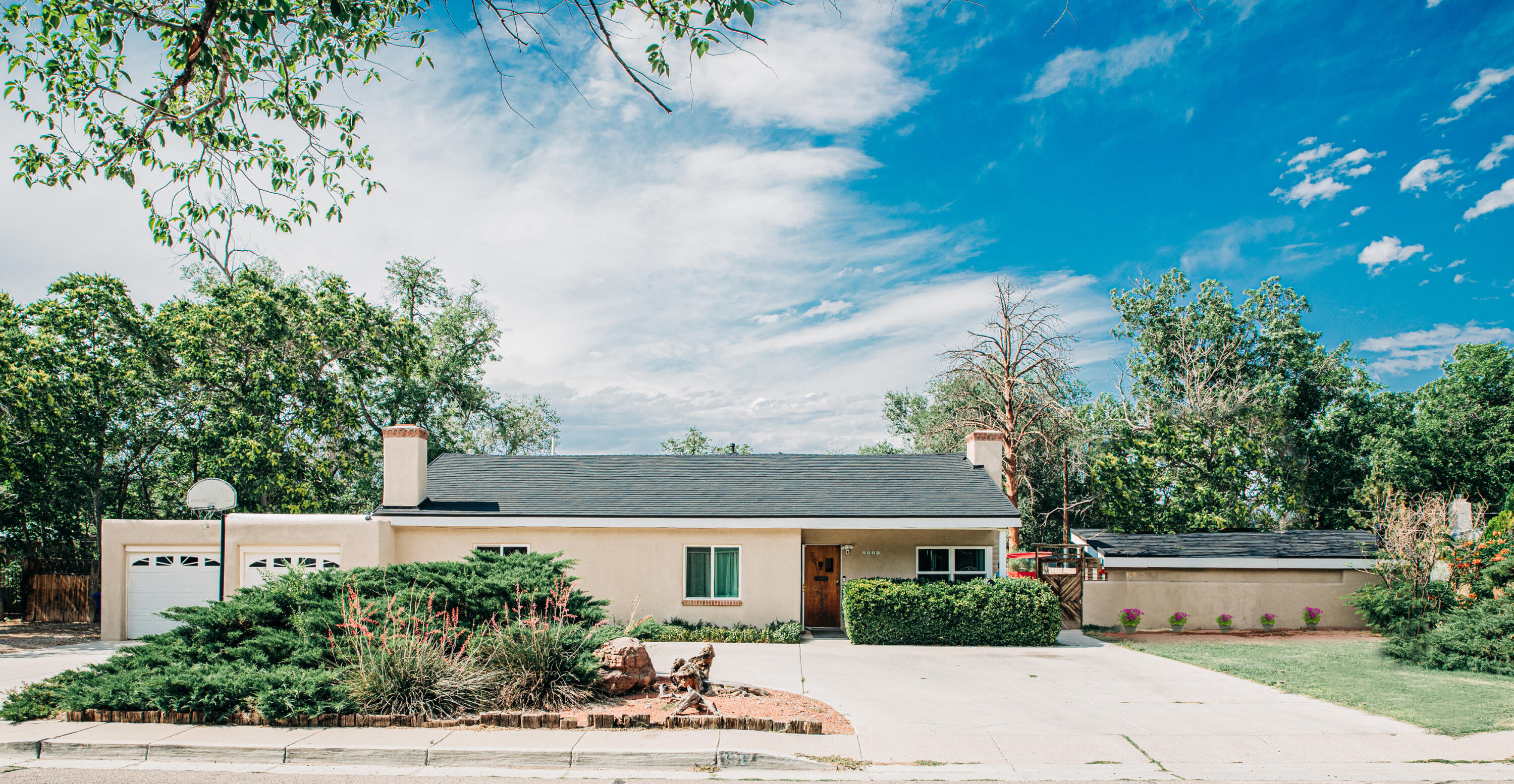 Photo 2 of 74 of 1317 Los Arboles Avenue NW house