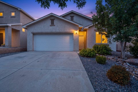 Photo of 10039 Andrews Avenue SW, Albuquerque, NM 87121 (MLS # 1110386)