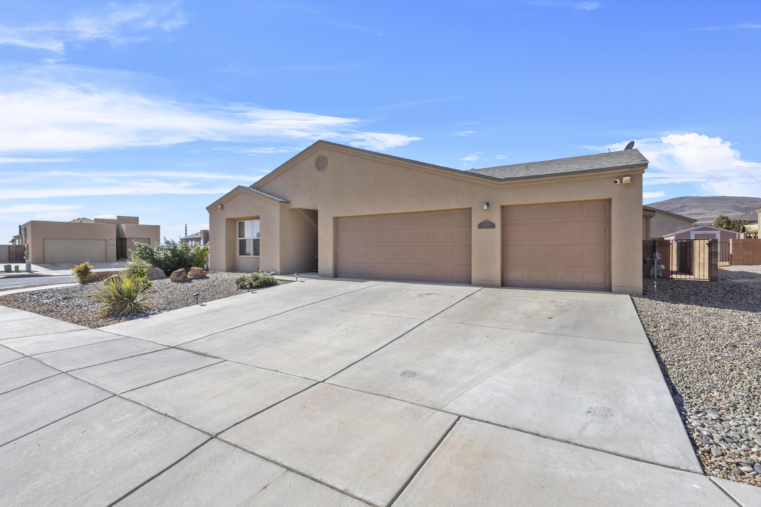 1981 Camino Rincon, Los Lunas, New Mexico image 1