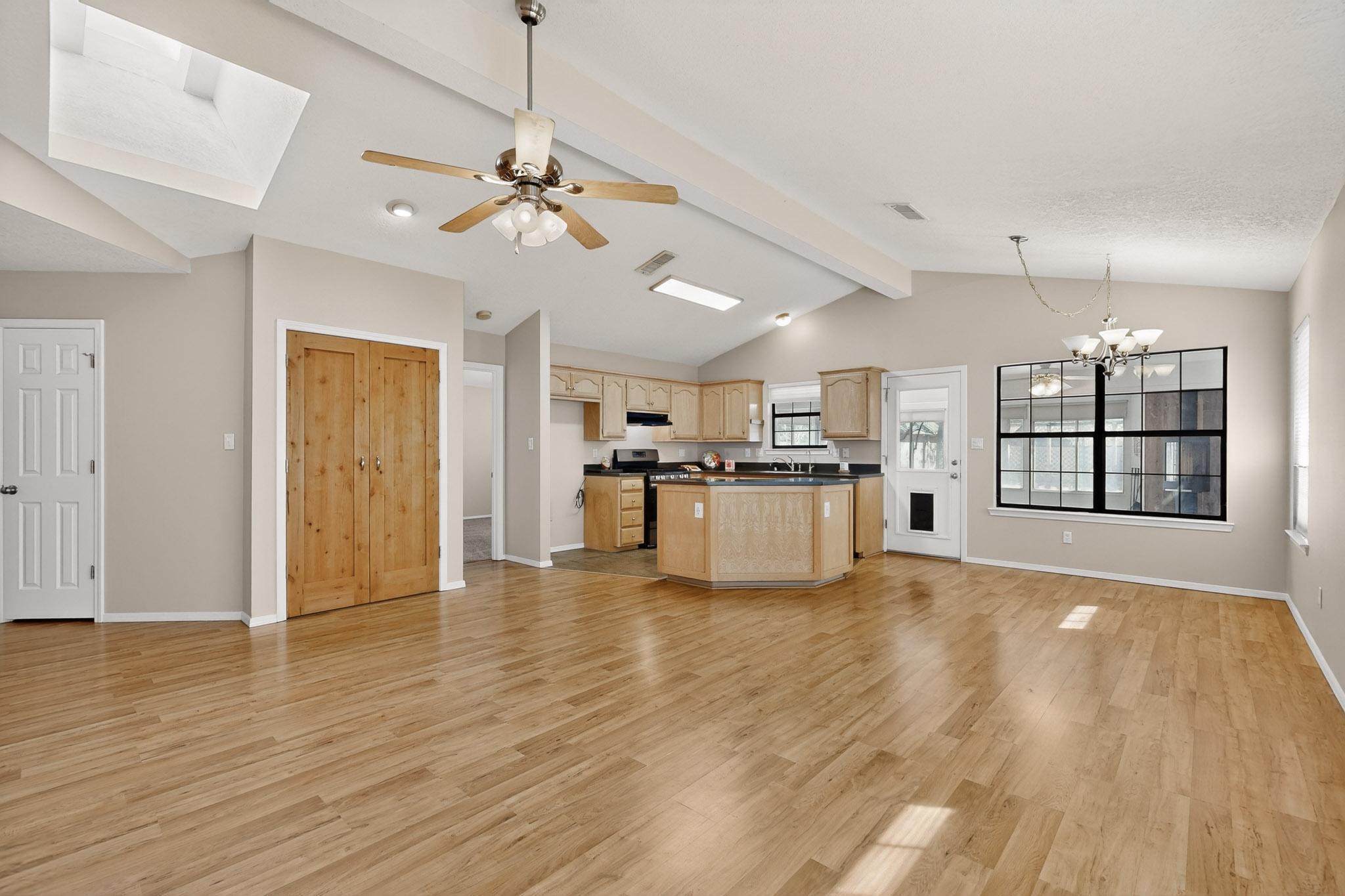 6944 Forest Hills Drive NE