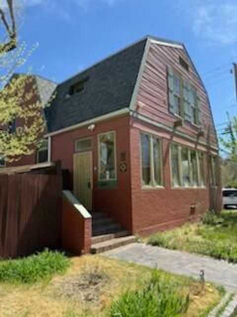 Photo of 216 9th Street NW, Albuquerque, NM 87102 (MLS # 1100688)