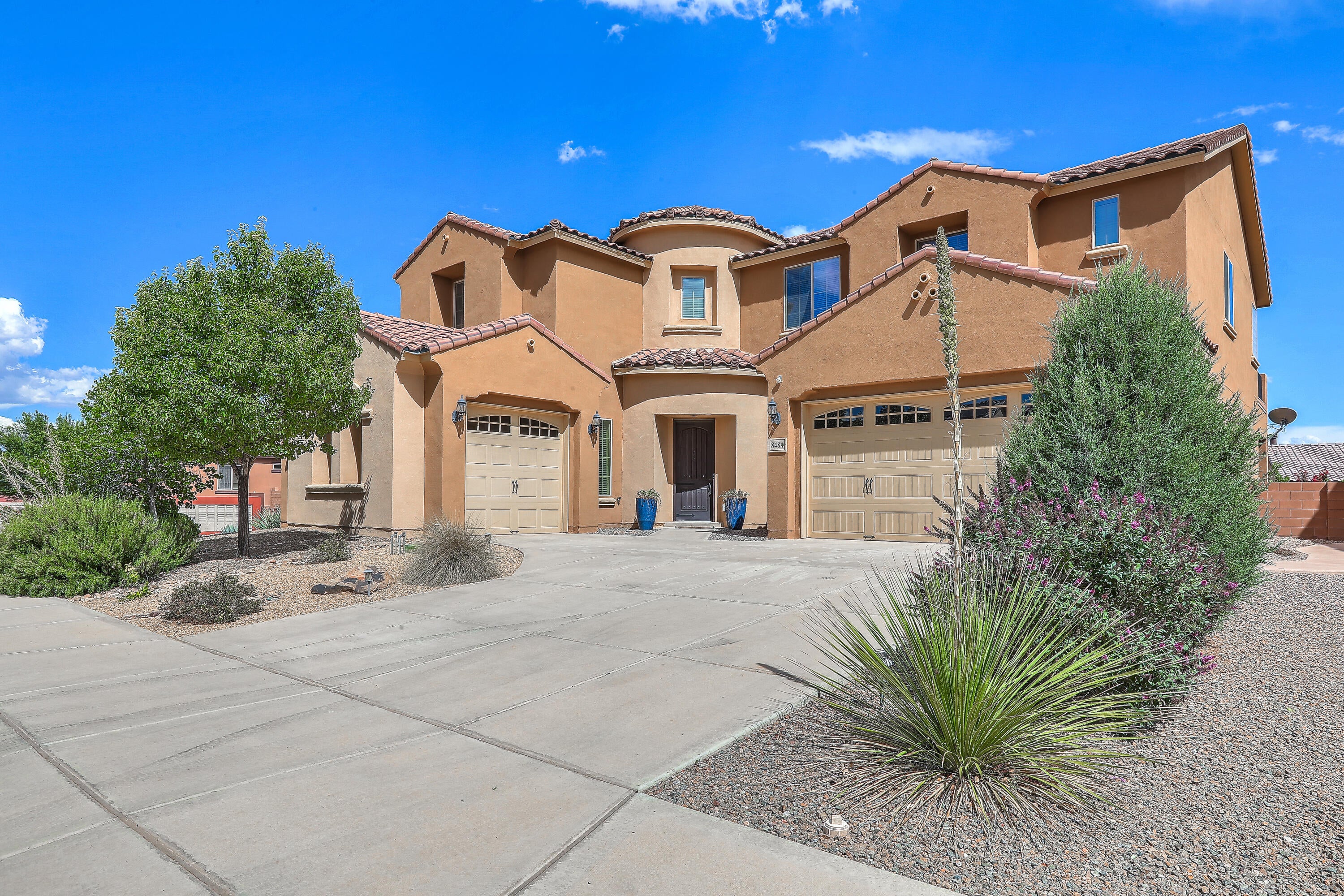 848 Mesa Roja Trail NE