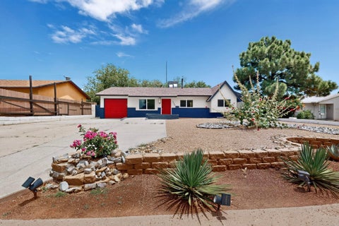 Homes For Sale - 1108 Wade Circle<br/> Albuquerque, NM 87112