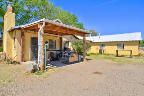 Photo of 2607 Del Sur Drive SW, Albuquerque, NM 87105 (MLS # 1101780)