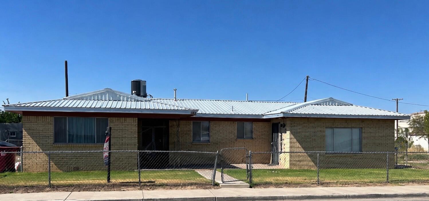 812 W Reinken Avenue