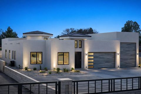 Photo of 420 Bledsoe Road NW, Los Ranchos, NM 87107 (MLS # 1100082)