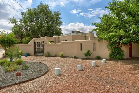 Photo of 2616 MOUNTAIN Road NW, Albuquerque, NM 87104 (MLS # 1087197)