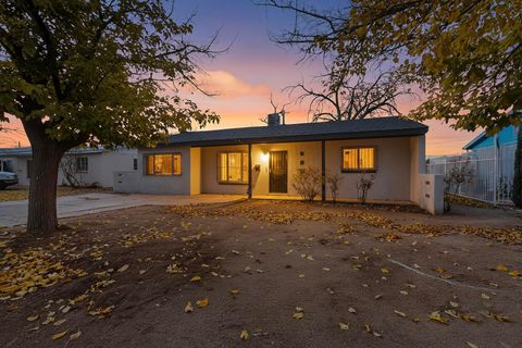 Photo of 605 Ortiz Drive SE, Albuquerque, NM 87108 (MLS # 1095166)
