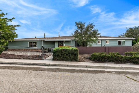 Photo of 1701 Vassar Drive SE, Albuquerque, NM 87106 (MLS # 1113028)