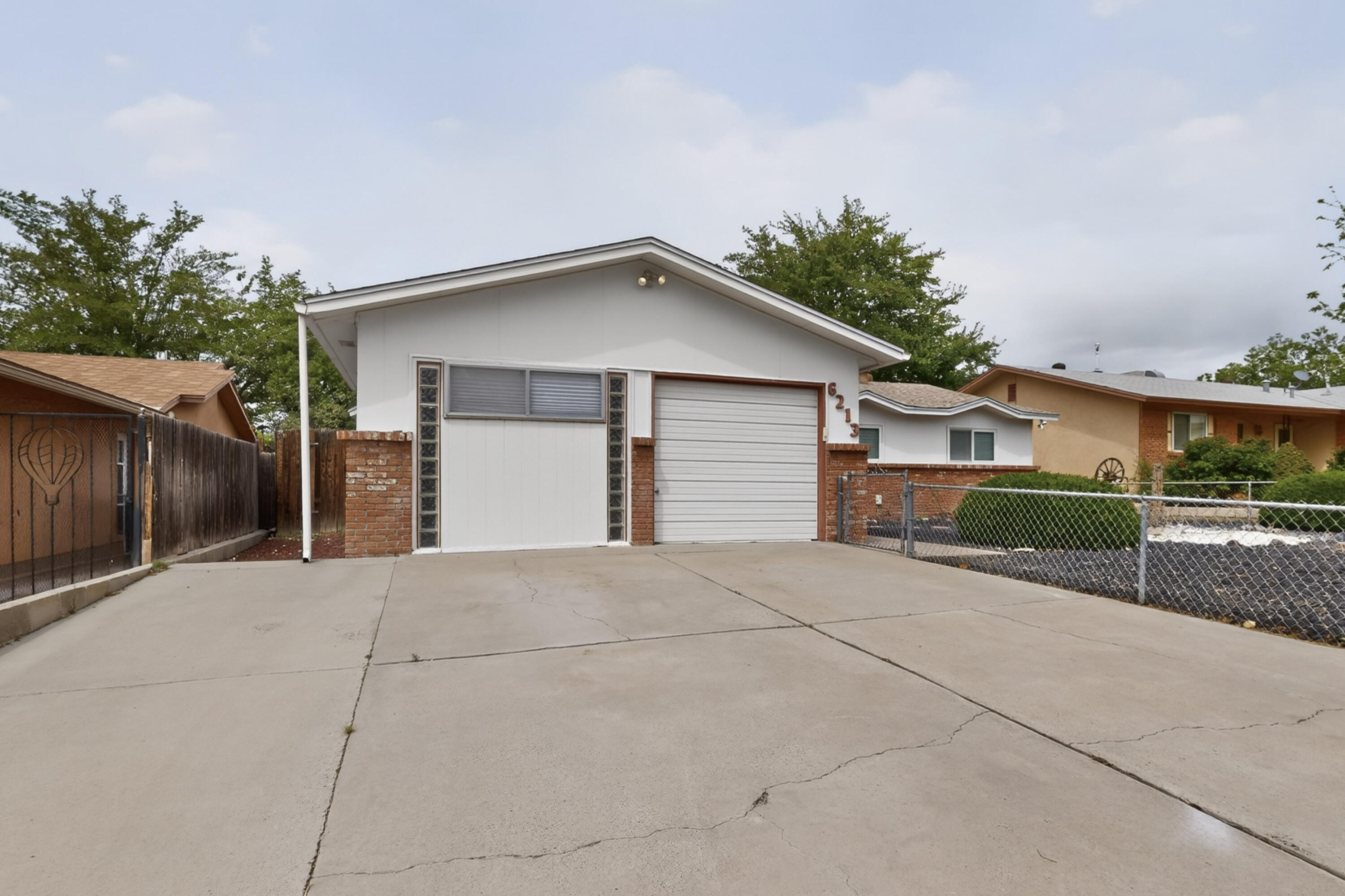 6213 Avenida La Costa NE