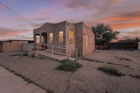 Homes For Sale - 522 Montano Road<br/> Albuquerque, NM 87107
