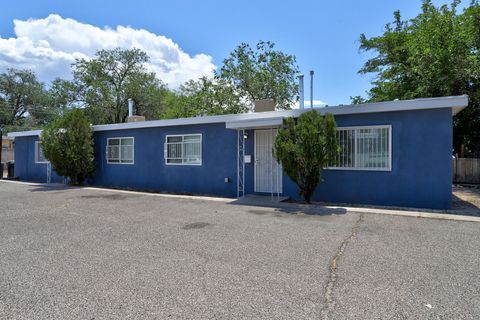 Photo of 420 Alcazar Street SE, Albuquerque, NM 87108 (MLS # 1099476)
