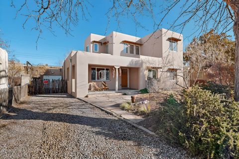Photo of 3325 Wilway Avenue NE, Albuquerque, NM 87106 (MLS # 1097819)