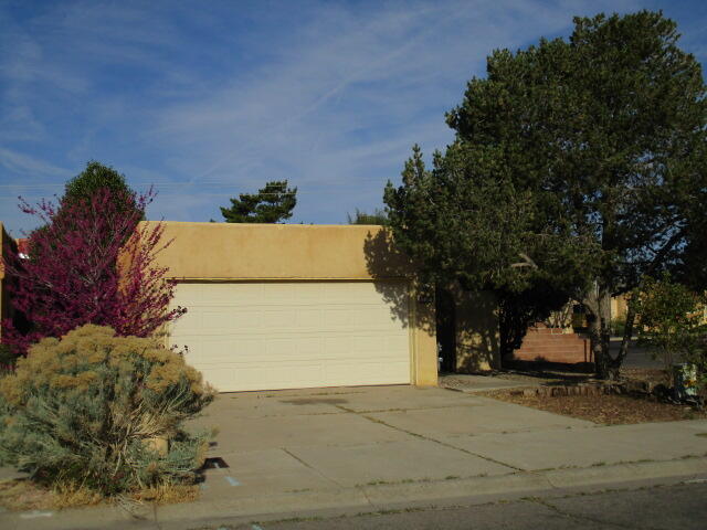 5813 Elmwood Drive NE