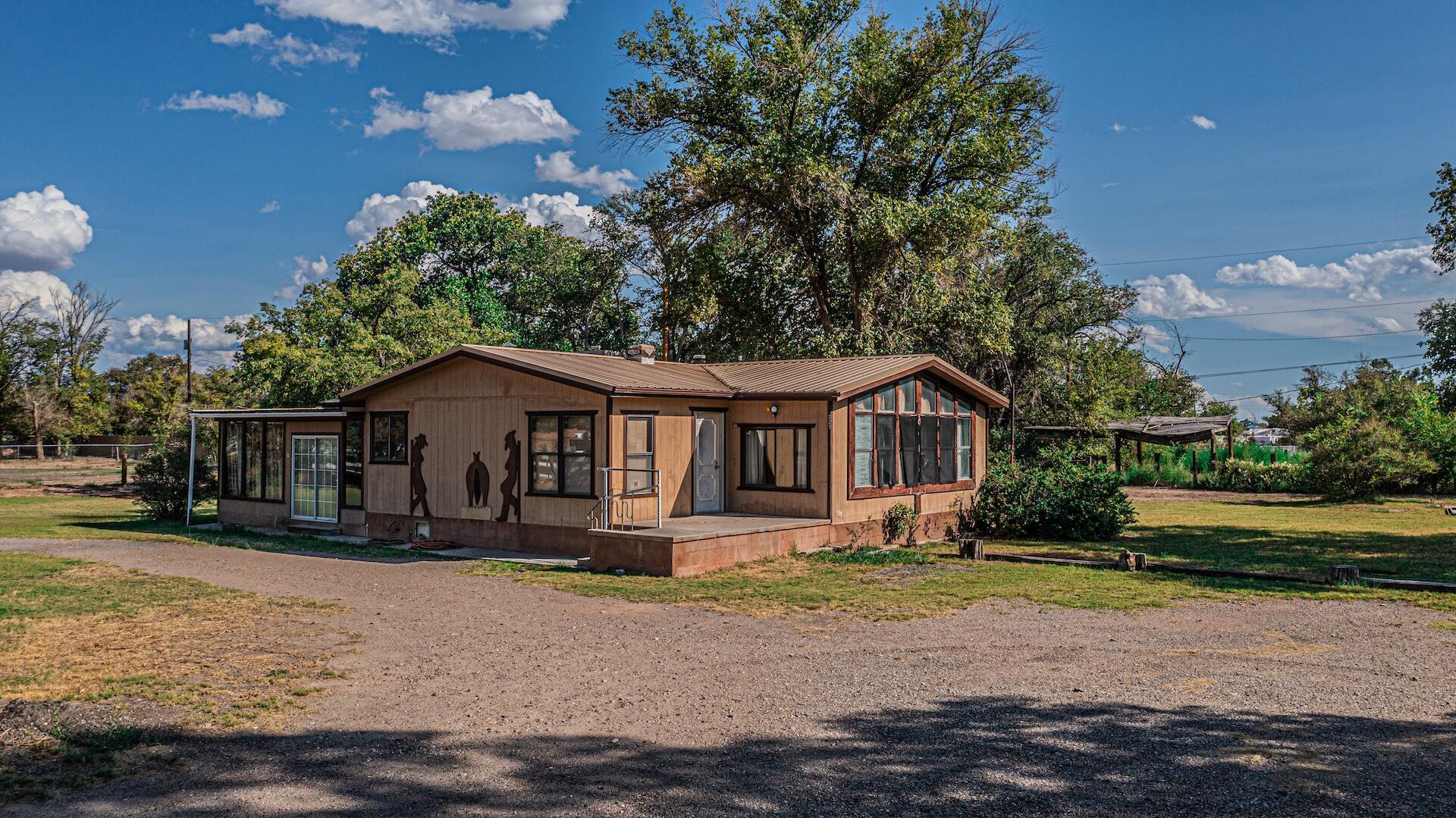 View Los Lunas, NM 87031 property