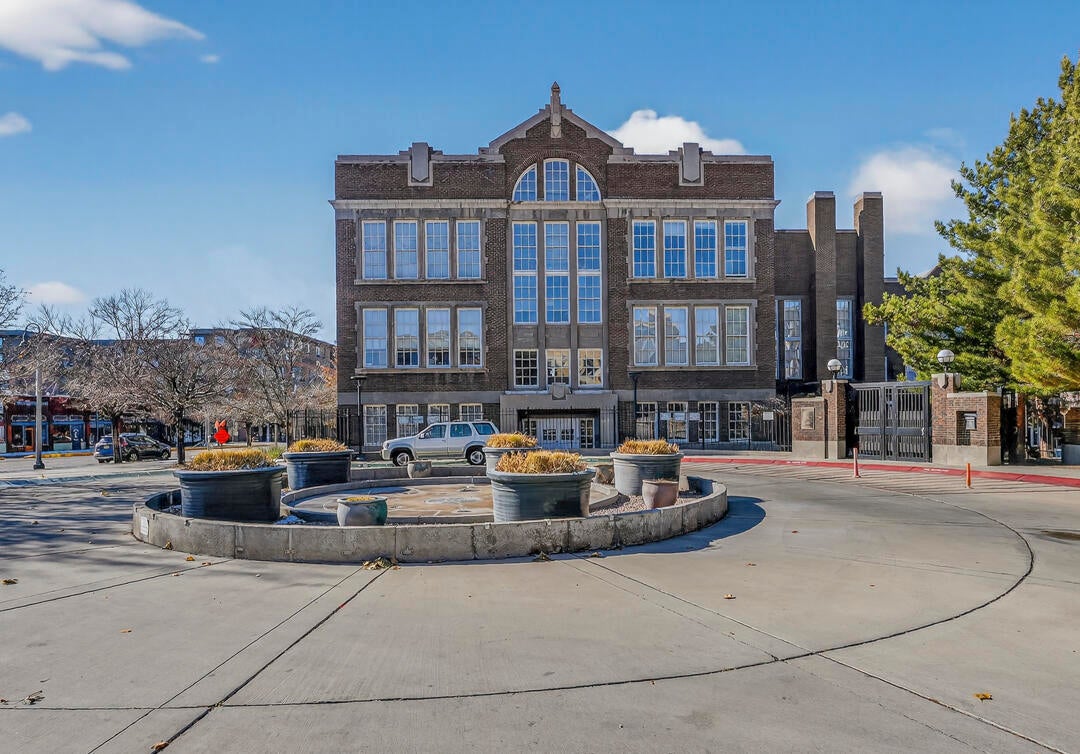 301 Central Avenue NE 302