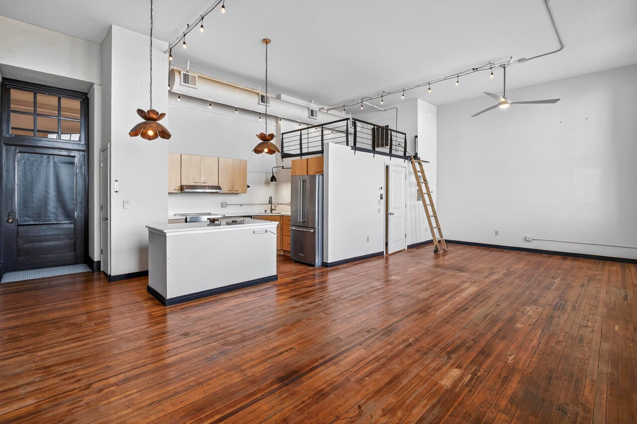 301 Central Avenue NE 302