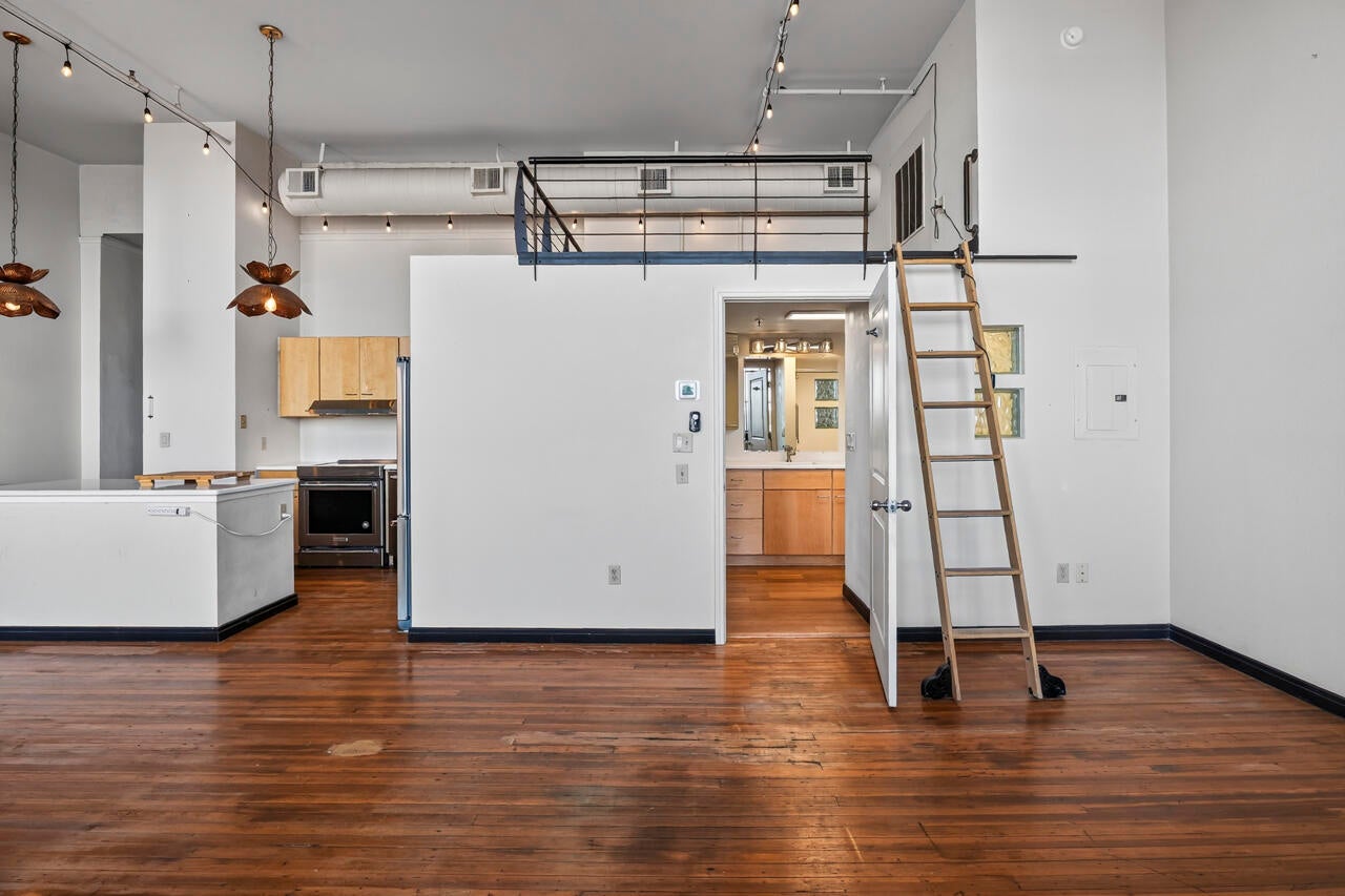 301 Central Avenue NE 302