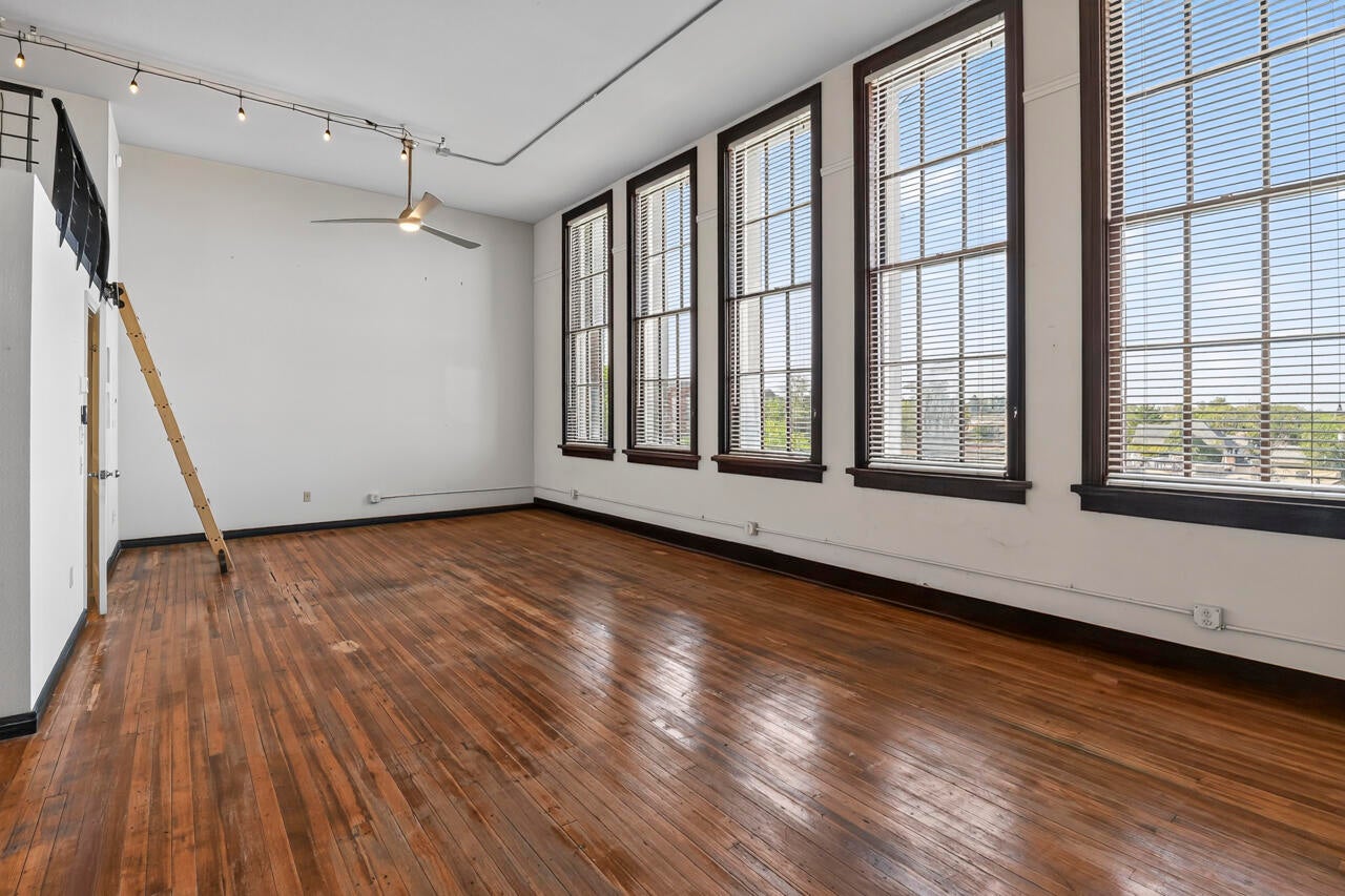 301 Central Avenue NE 302
