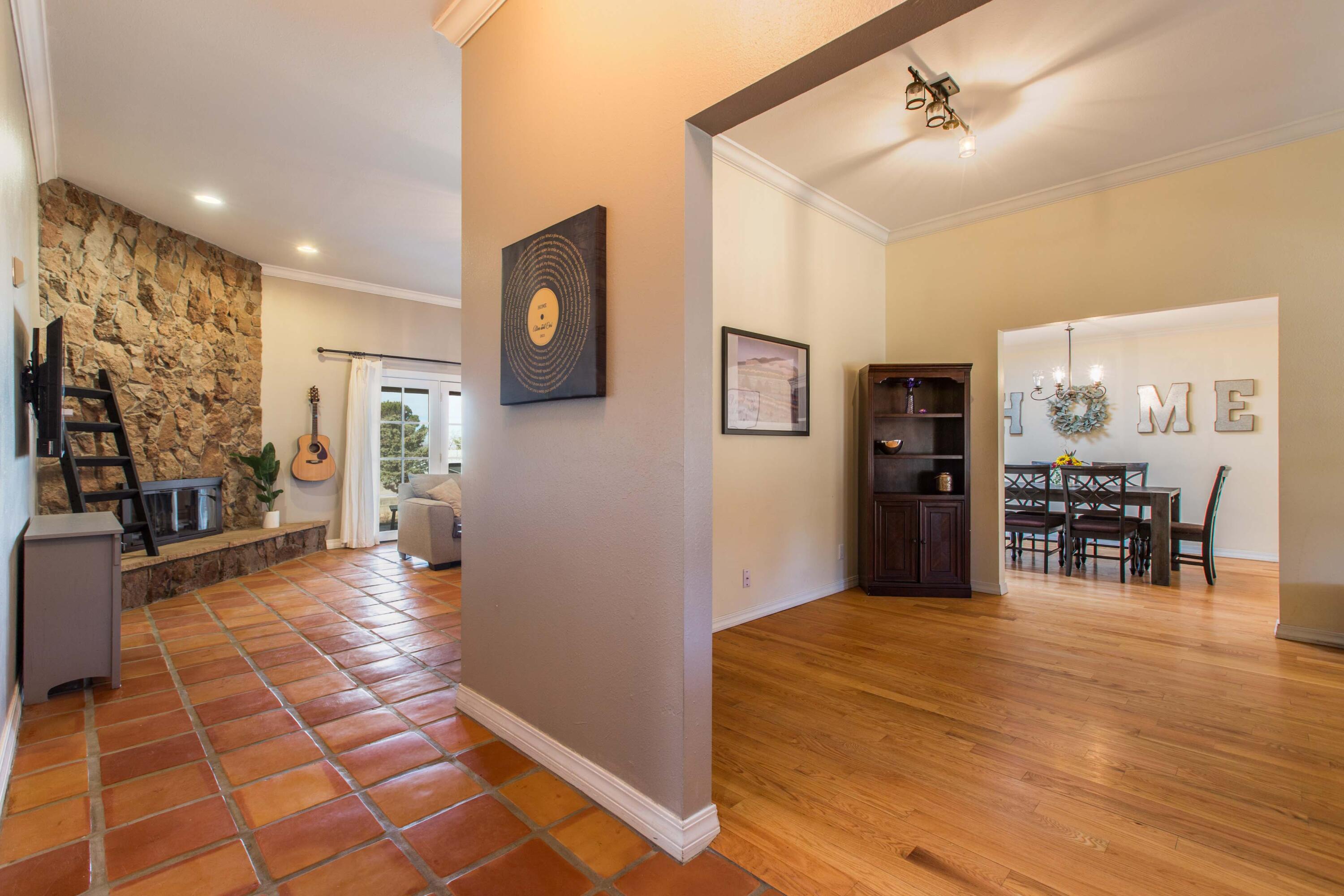 1333 Camino Cerrito SE