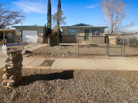 Photo of 1333 Lucretia Street SW, Albuquerque, NM 87121 (MLS # 1096785)