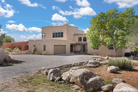 Photo of 906 Tramway Lane NE, Albuquerque, NM 87122 (MLS # 1093496)