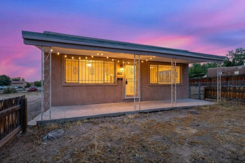 Homes For Sale - 2905 Burton Avenue<br/> Albuquerque, NM 87106
