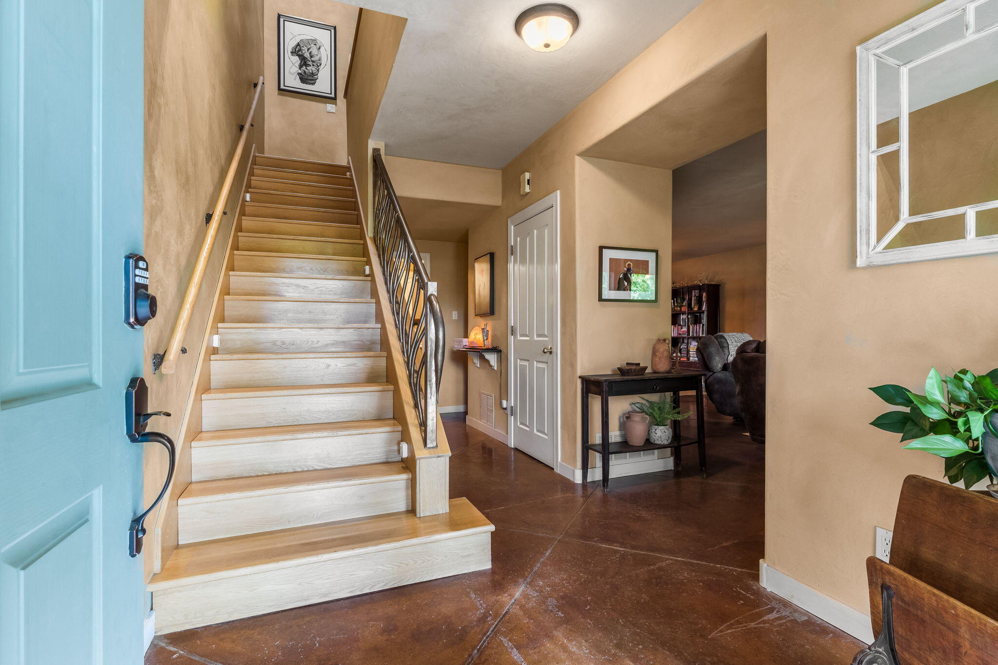 336 Los Ranchos Road NW