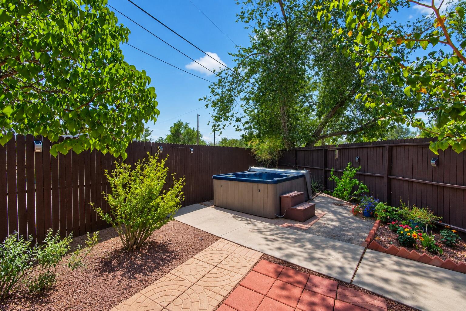 1207 Claire Court NW