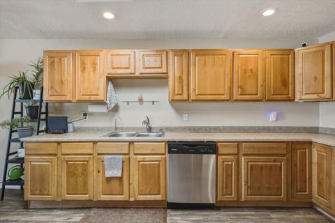 Photo of 617 Turquoise Court NE, Albuquerque, NM 87123 (MLS # 1097577)