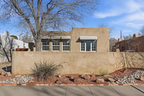 Photo of 214 Richmond Drive SE, Albuquerque, NM 87106 (MLS # 1097917)
