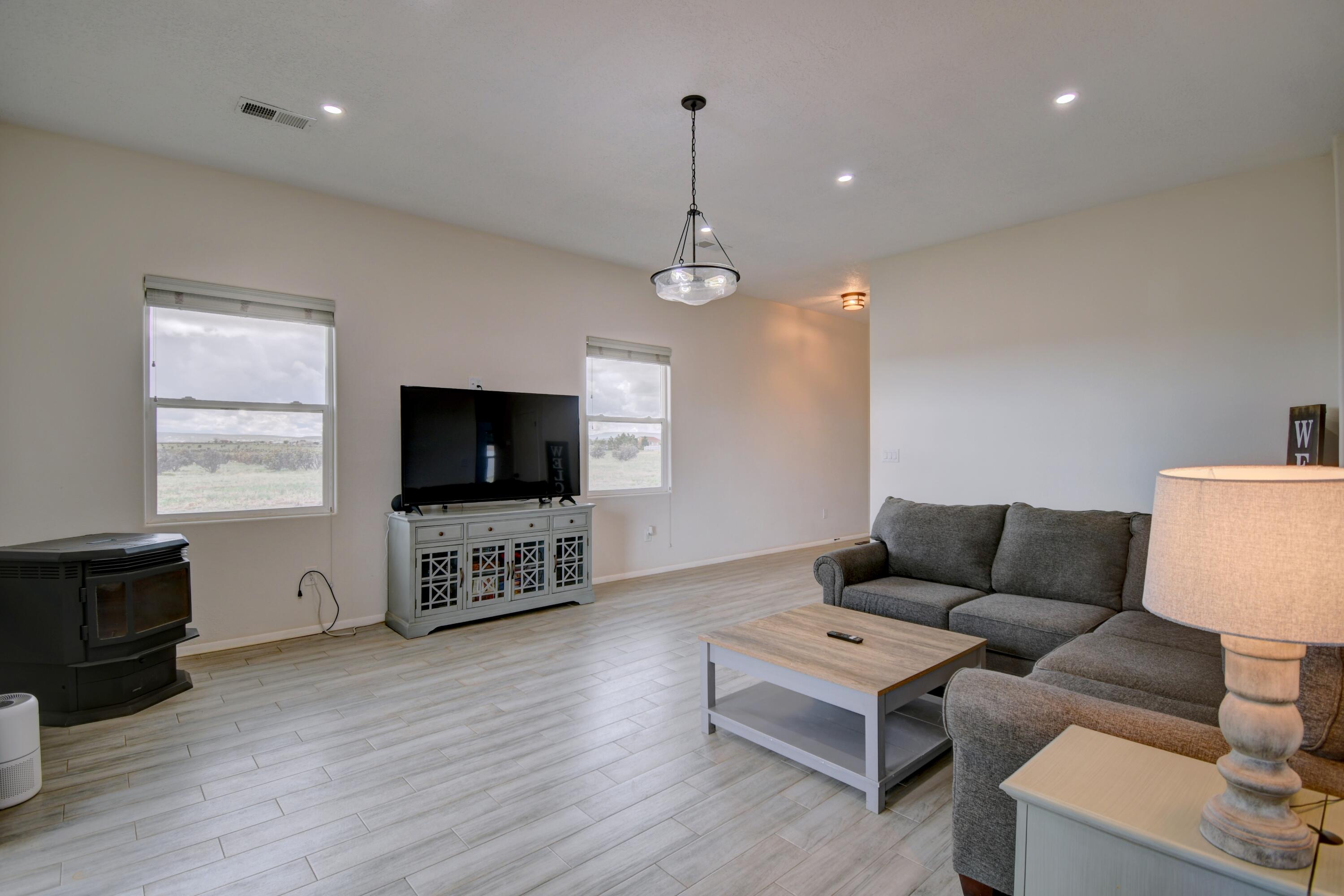74 El Cielo Azul Circle, Edgewood, New Mexico image 4