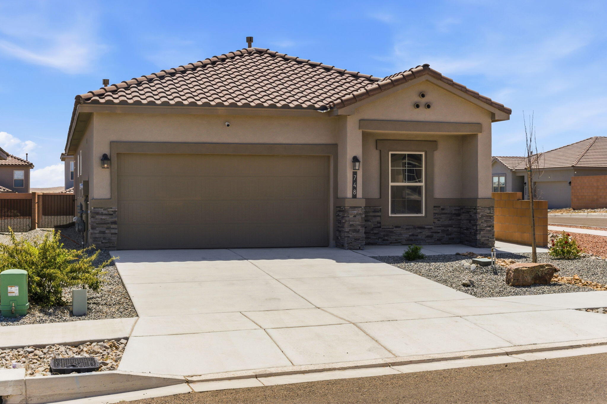 748 Amatista Loop SE