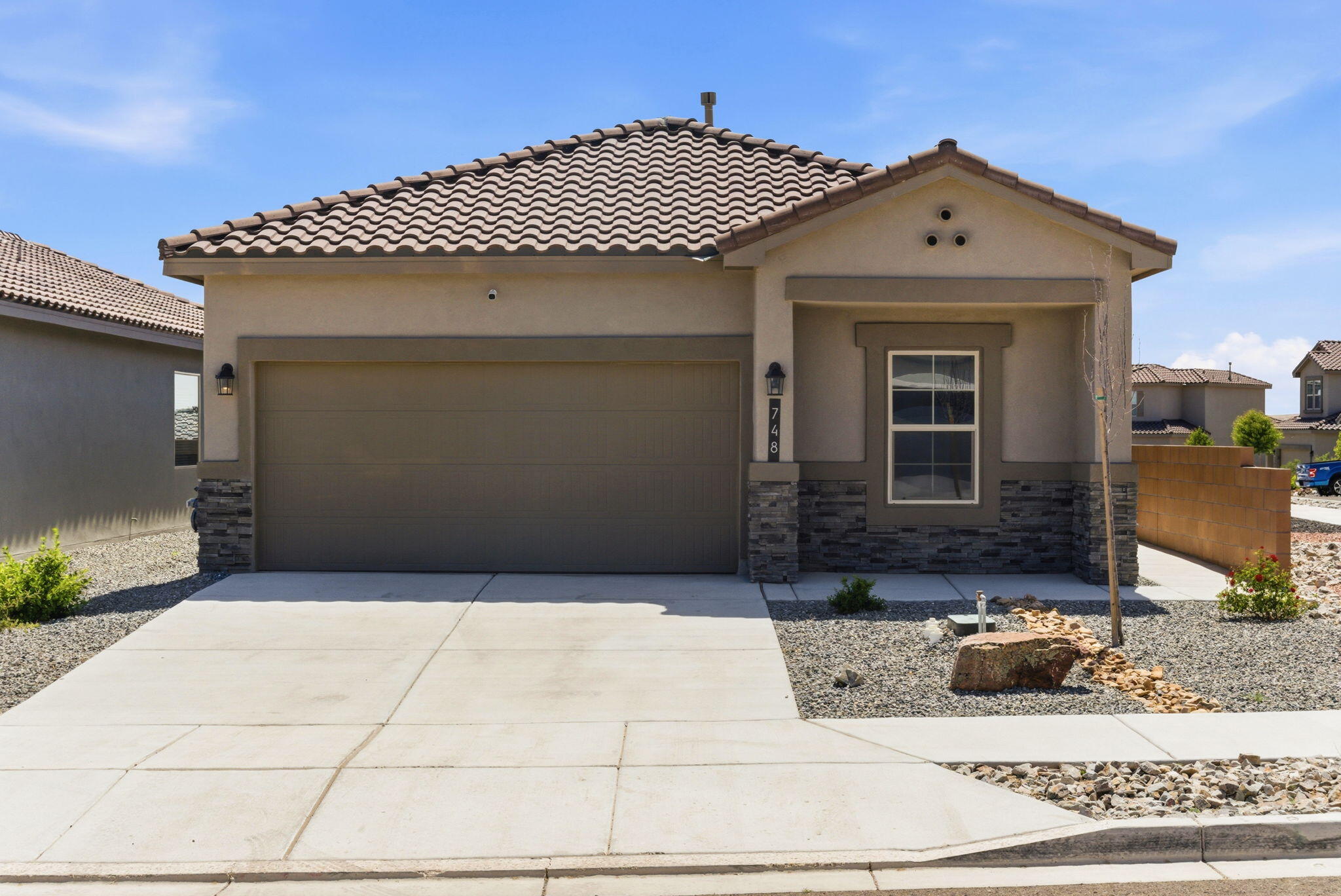748 Amatista Loop SE