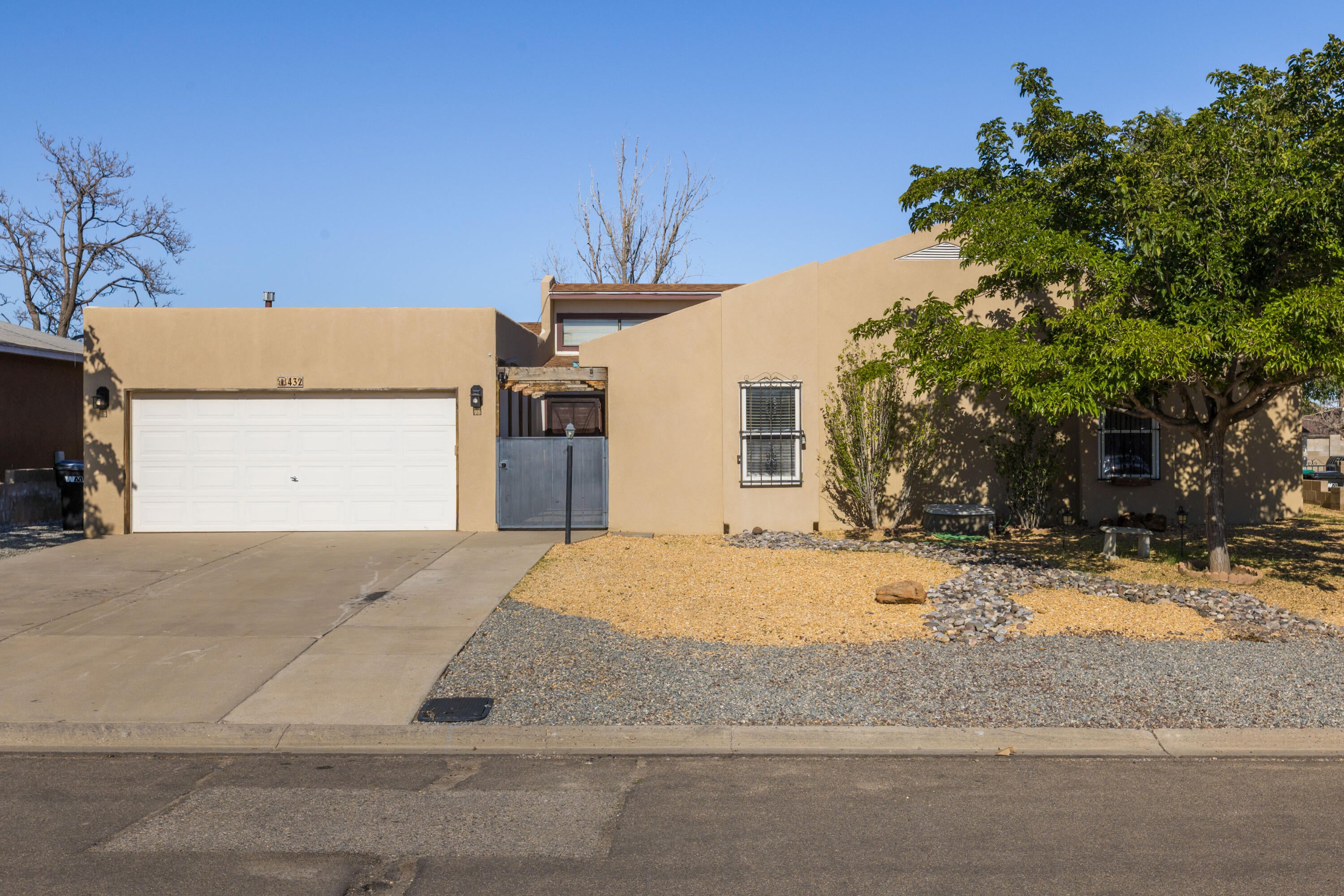 432 Stallion Road SE