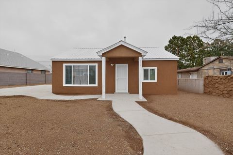 376 58th Street NW Albuquerque NM 87105