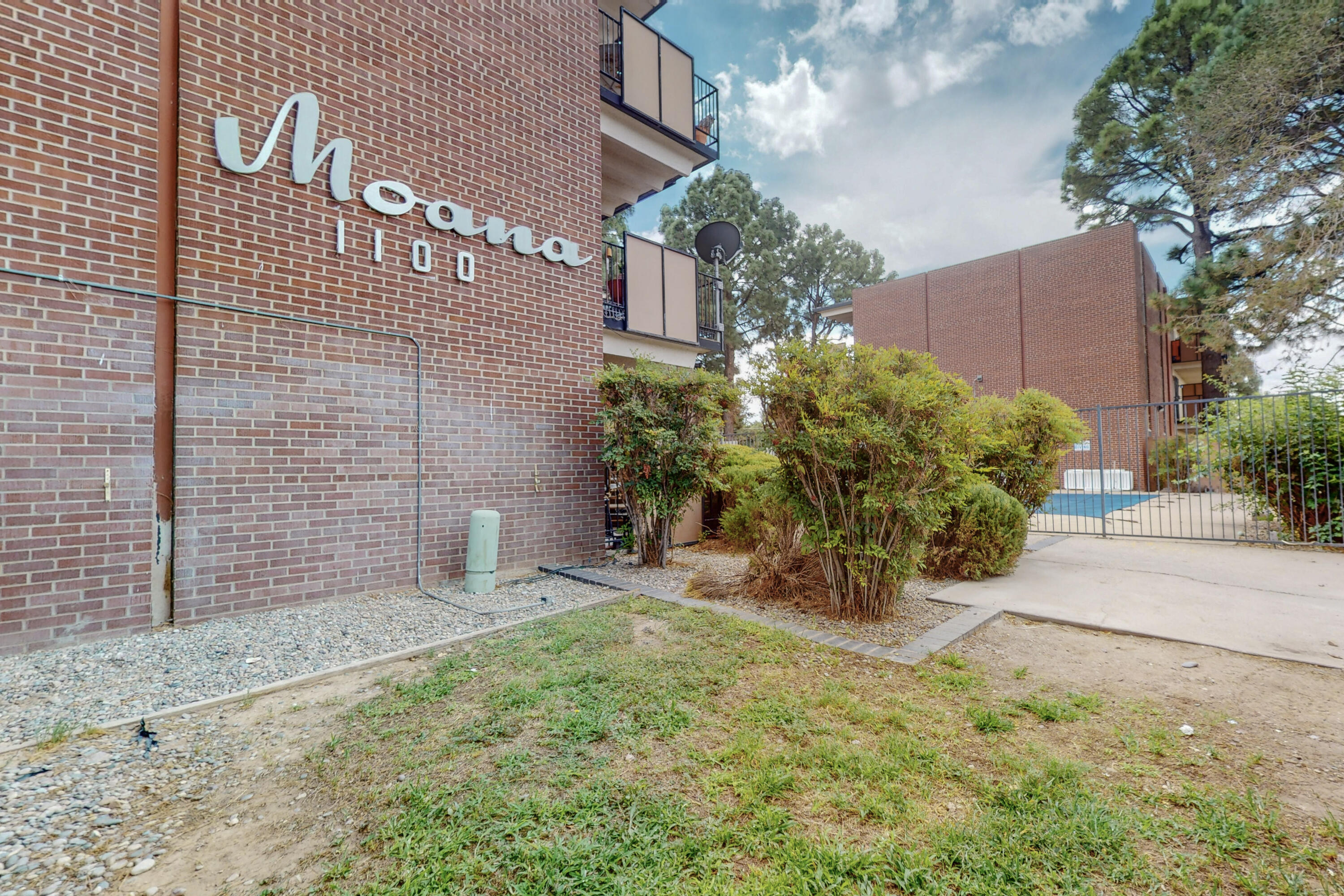 1100 Alvarado Drive SE