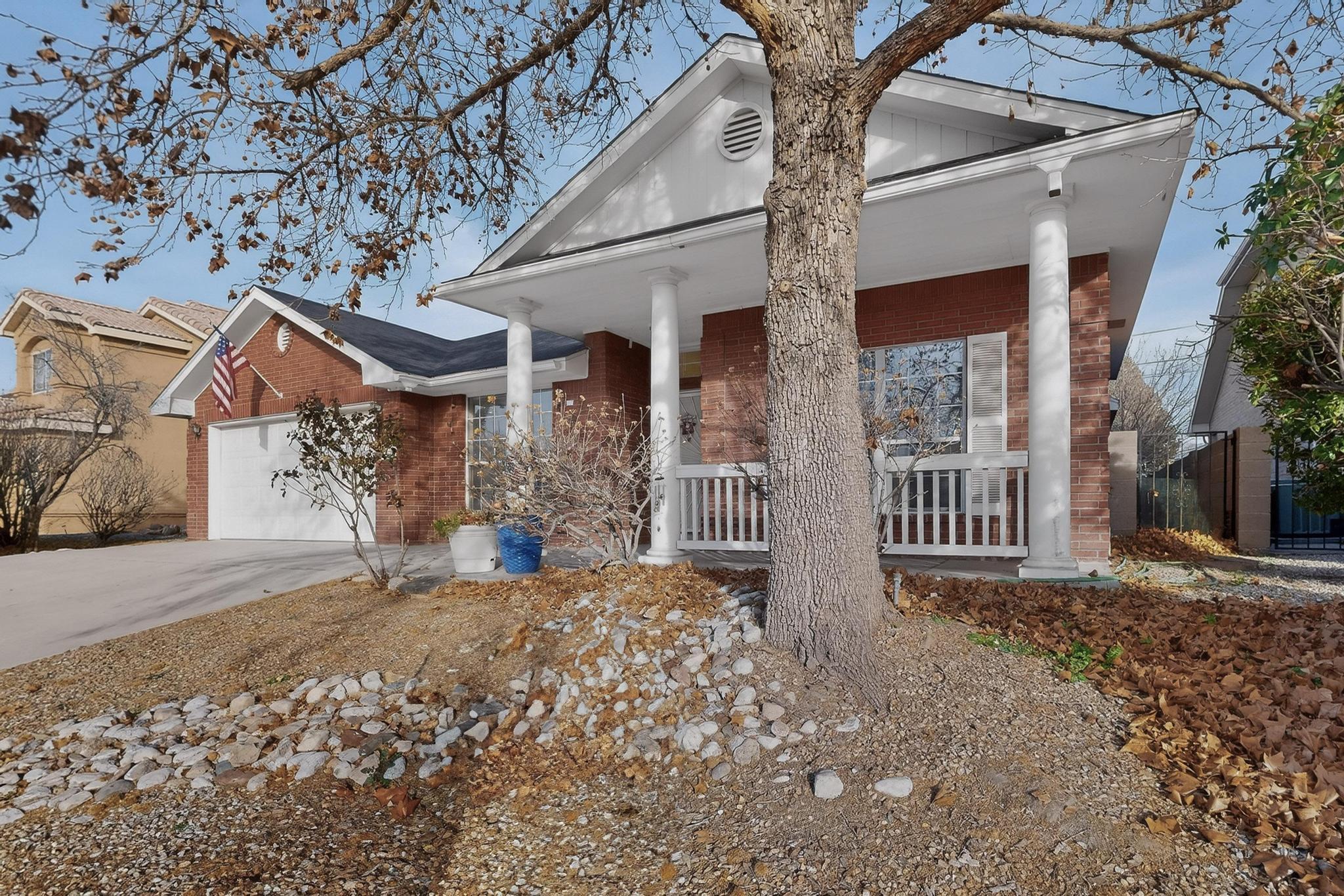 8404 Calle Adolanto NE