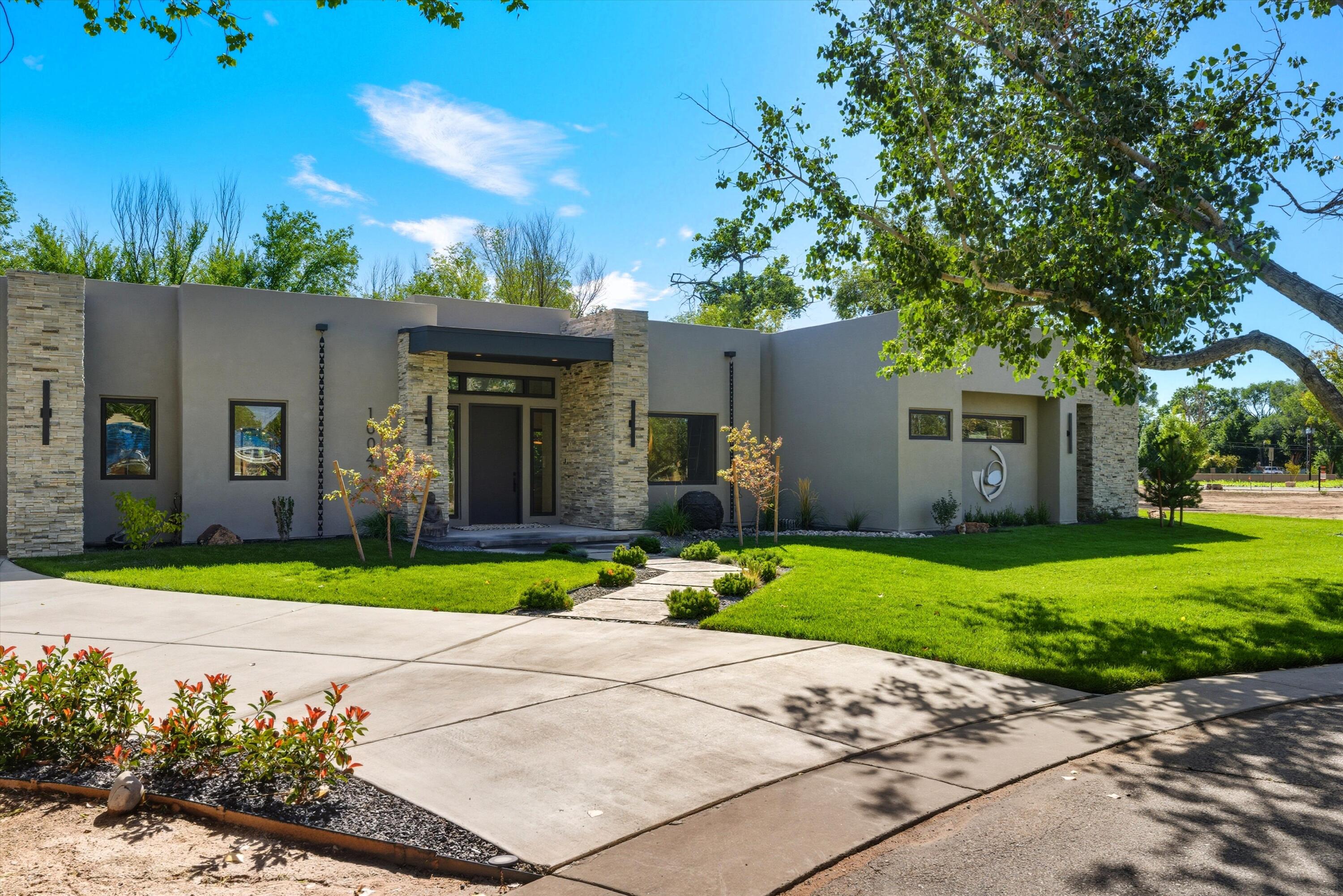 1004 Cottonwood Place NW