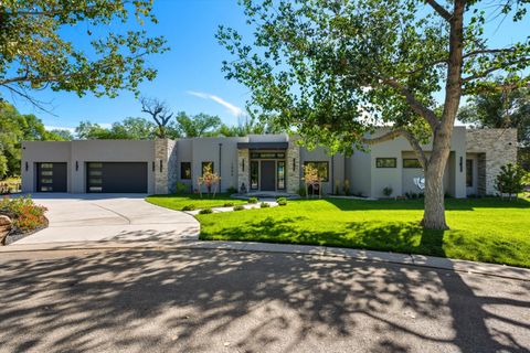 Photo of 1004 Cottonwood Place NW, Albuquerque, NM 87107 (MLS # 1092192)