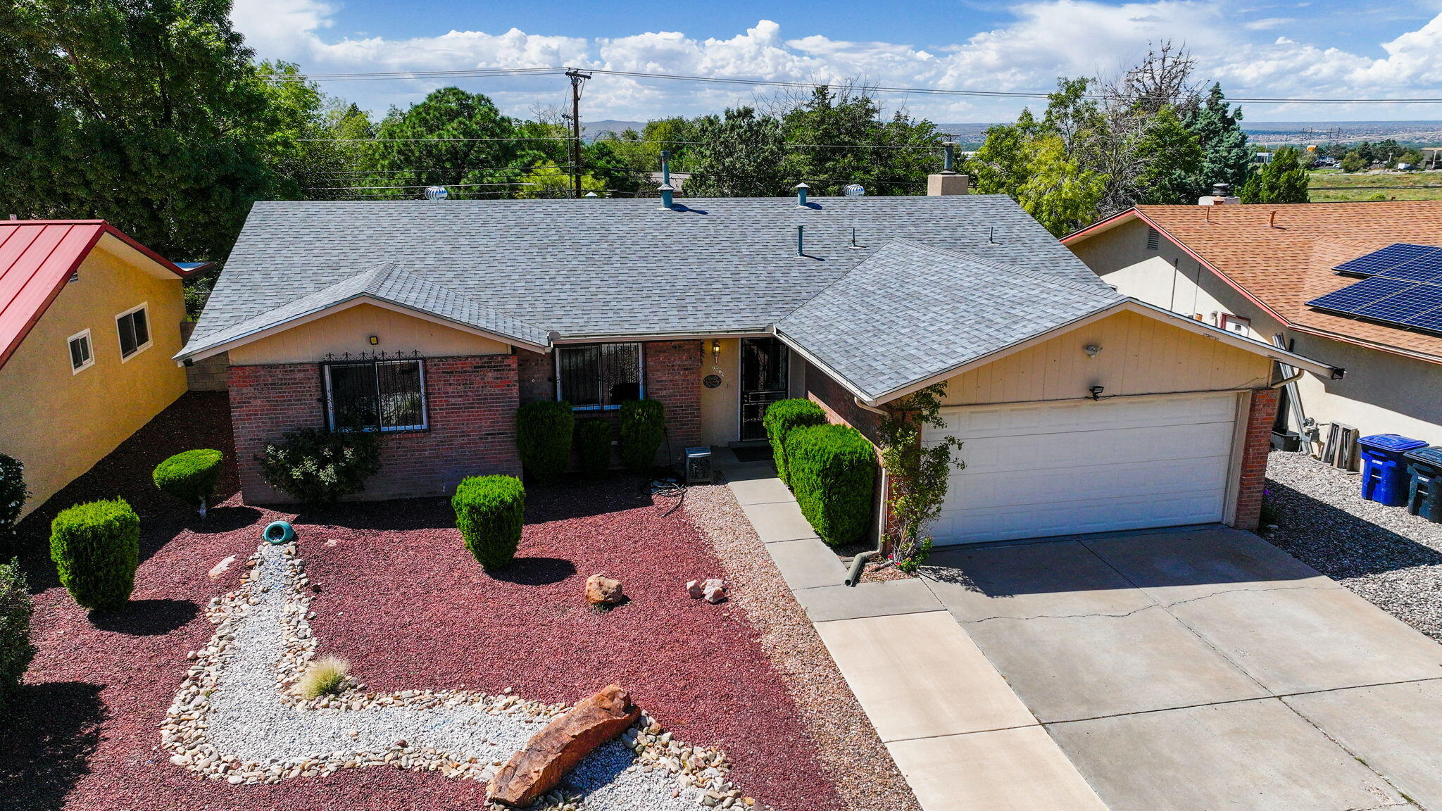 6204 Leslie Place NE