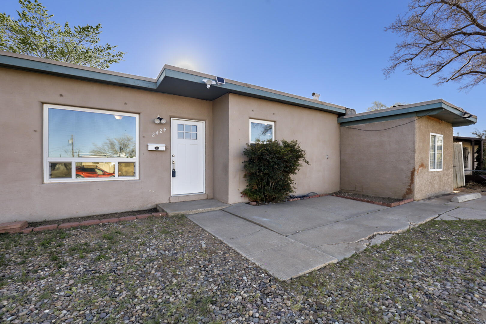 2424 La Veta Drive NE