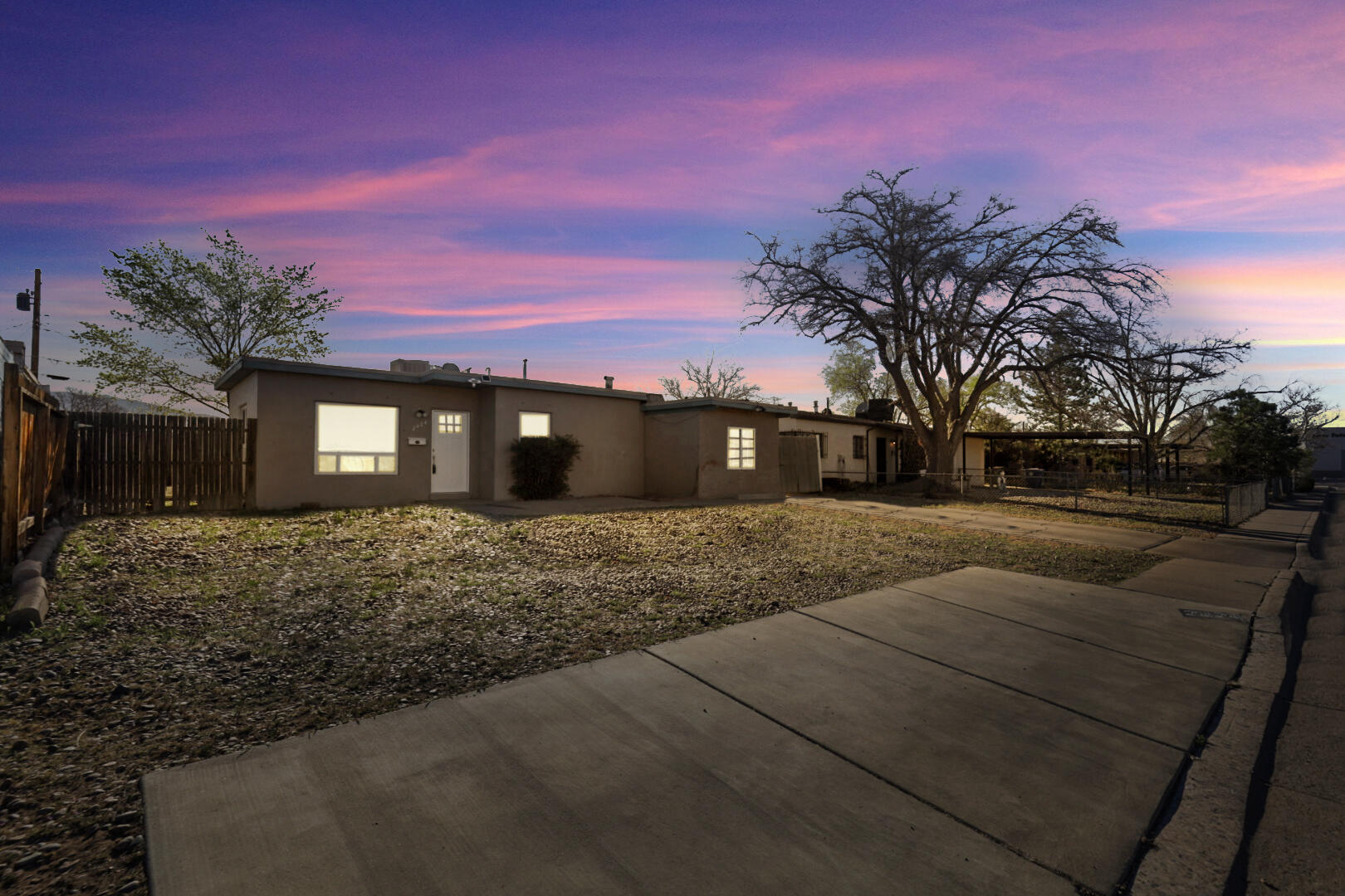 2424 La Veta Drive NE