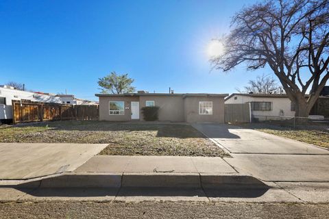 Photo of 2424 La Veta Drive NE, Albuquerque, NM 87110 (MLS # 1099870)