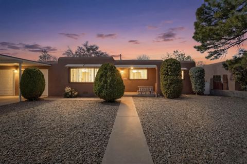 Photo of 1025 Arizona Street SE, Albuquerque, NM 87108 (MLS # 1099778)