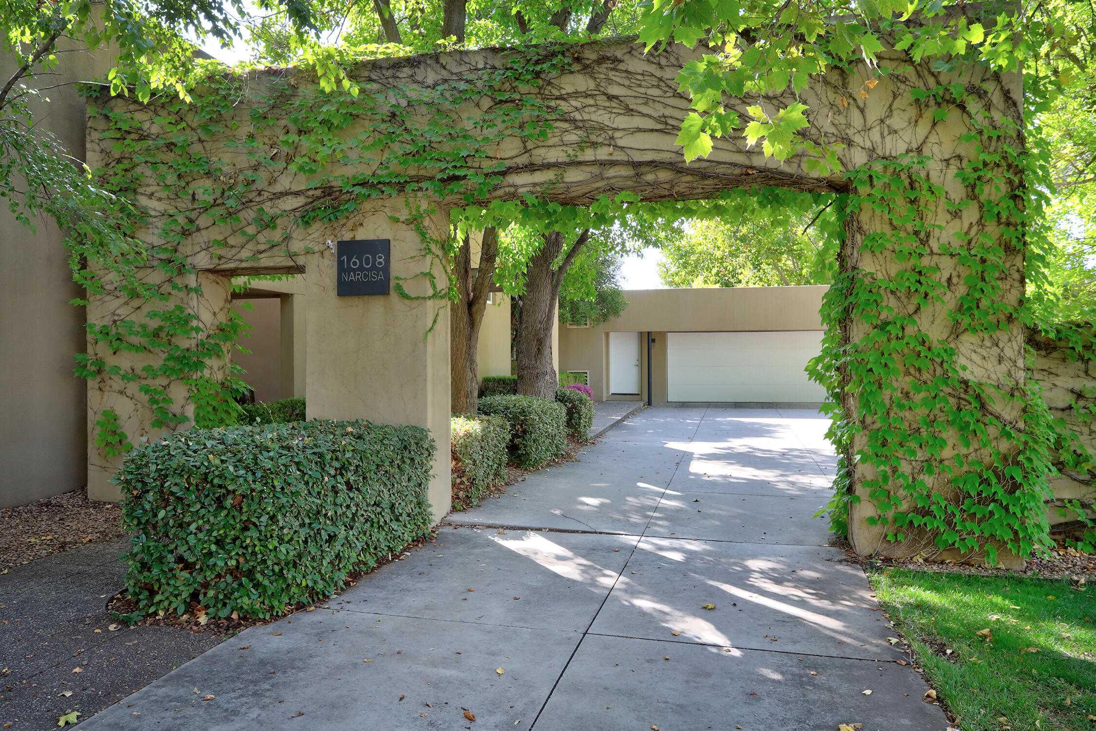 1608 Narcisa Court, Los Ranchos, New Mexico image 7