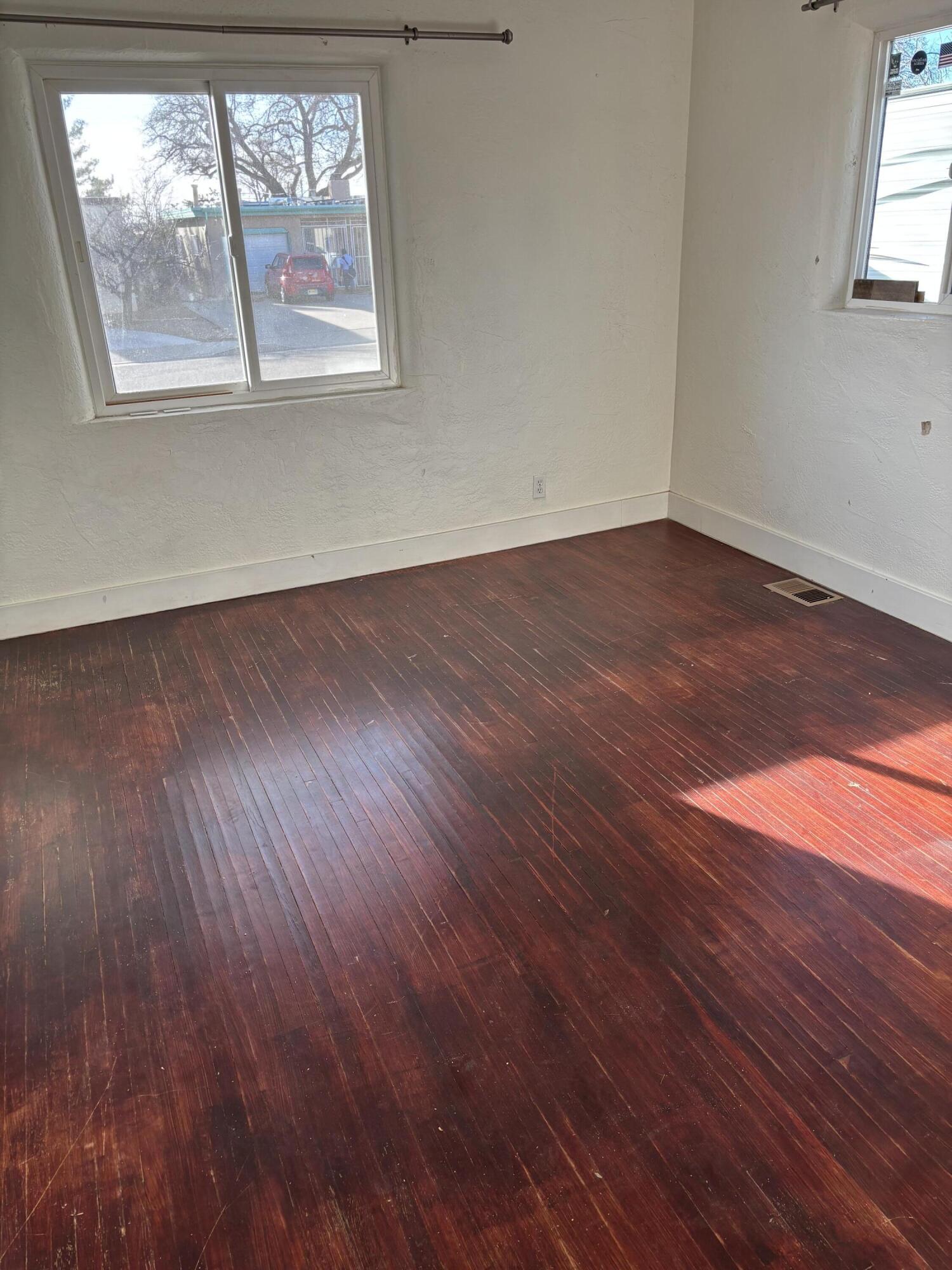 1604 Cardenas Drive NE