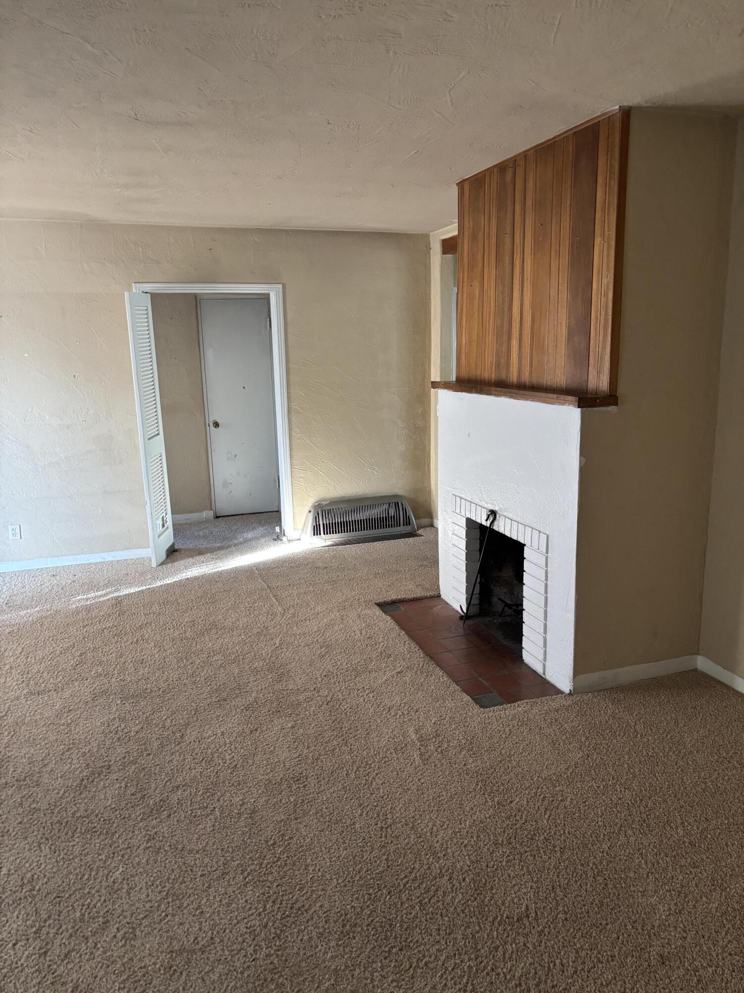 1604 Cardenas Drive NE